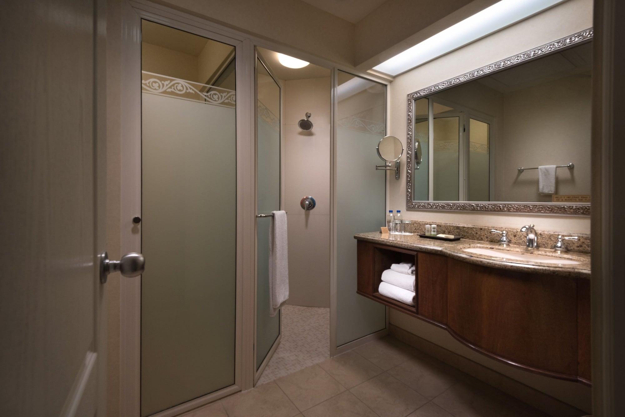 Safi Royal Luxury Valle San Pedro Garza Garcia Ngoại thất bức ảnh A bathroom in a hotel