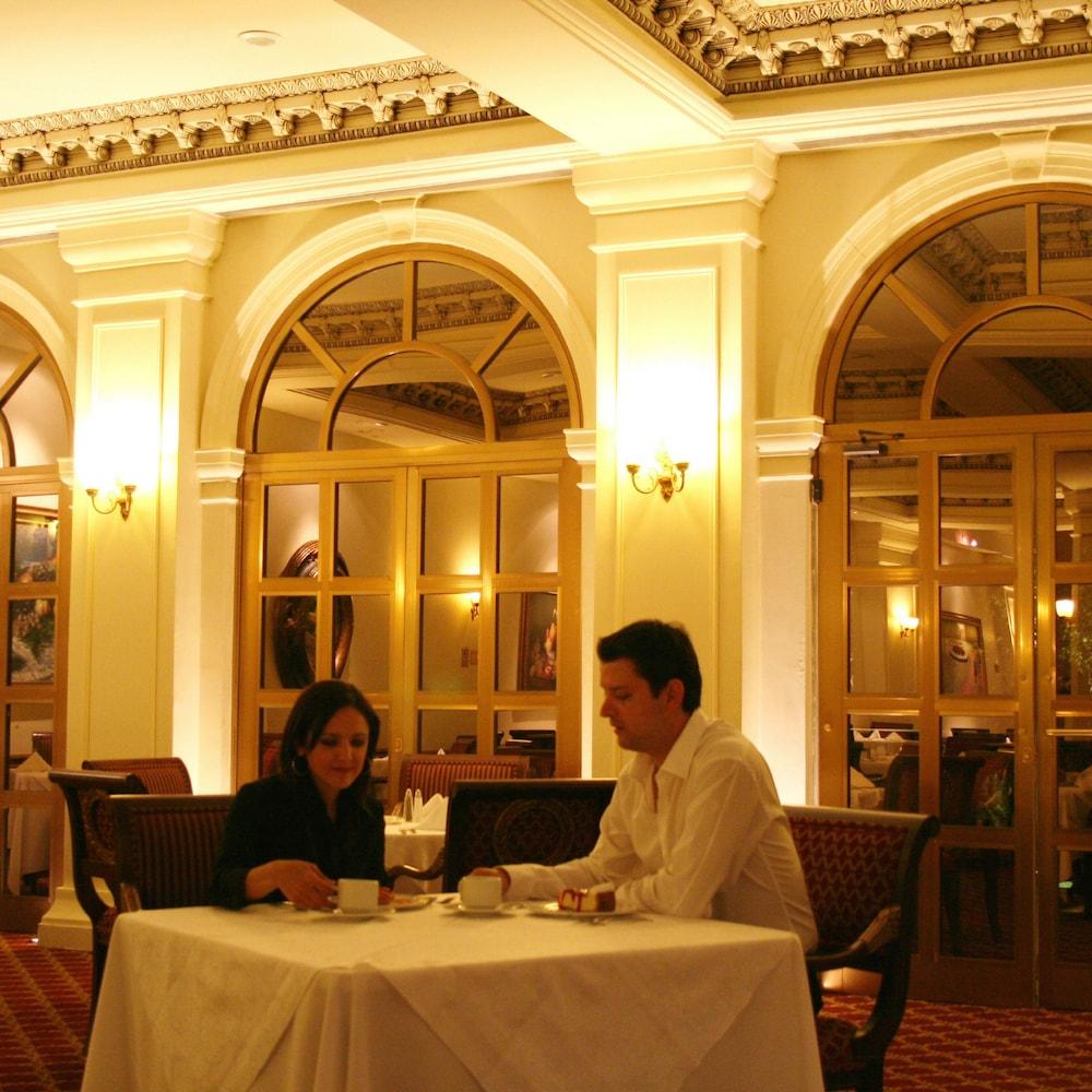 Safi Royal Luxury Valle San Pedro Garza Garcia Ngoại thất bức ảnh Interior of the restaurant