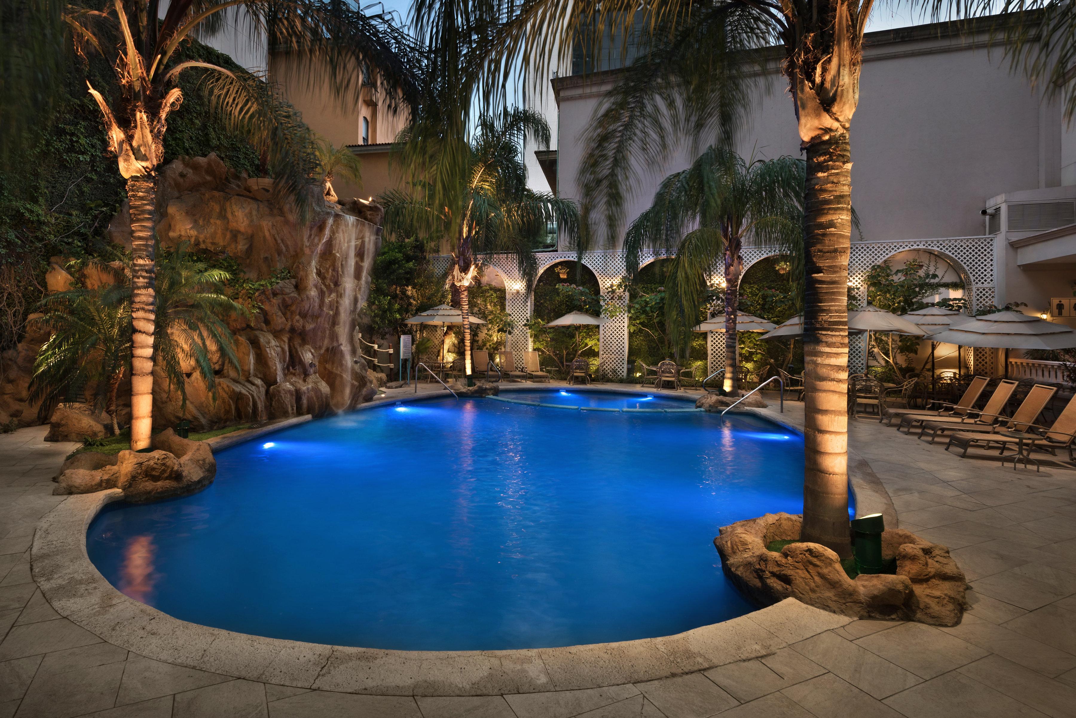Safi Royal Luxury Valle San Pedro Garza Garcia Ngoại thất bức ảnh The pool at the hotel