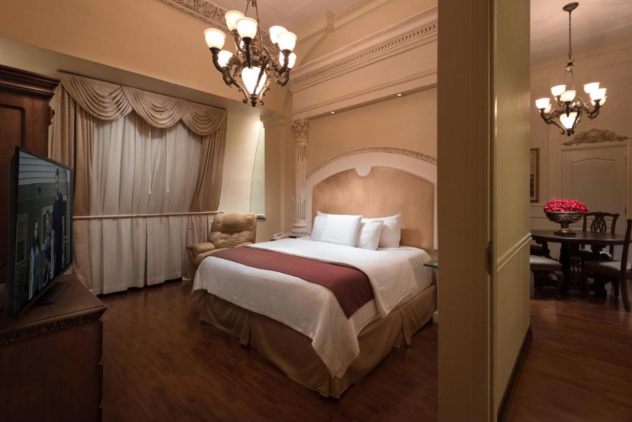 Safi Royal Luxury Valle San Pedro Garza Garcia Ngoại thất bức ảnh A bedroom at the hotel