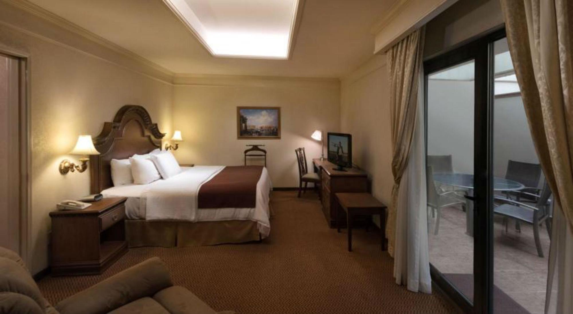 Safi Royal Luxury Valle San Pedro Garza Garcia Ngoại thất bức ảnh A room at the hotel
