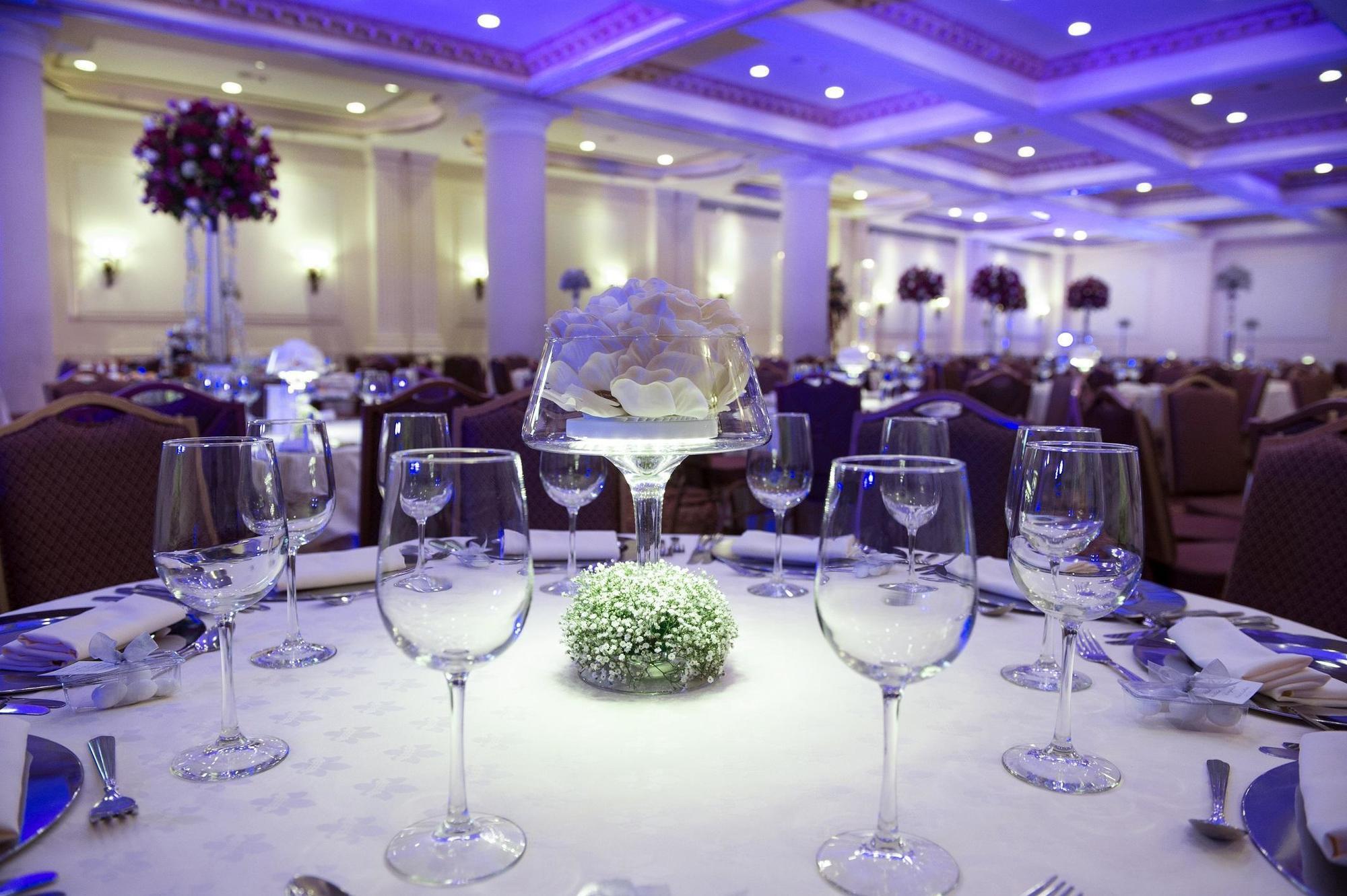 Safi Royal Luxury Valle San Pedro Garza Garcia Ngoại thất bức ảnh A table set for a formal dinner